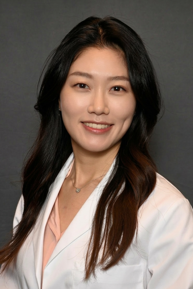 dr.hyemin yoo headshot for website